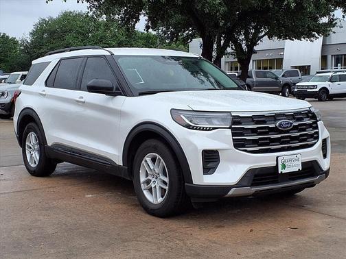 Star White Metallic Tri-Coat 2026 Ford Explorer Active