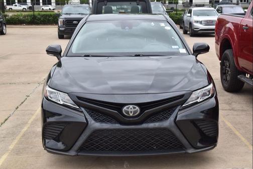 Midnight Black Metallic 2020 Toyota Camry SE