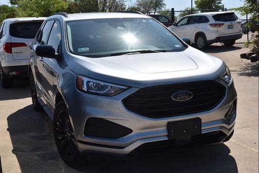 Iconic Silver Metallic 2023 Ford Edge SE