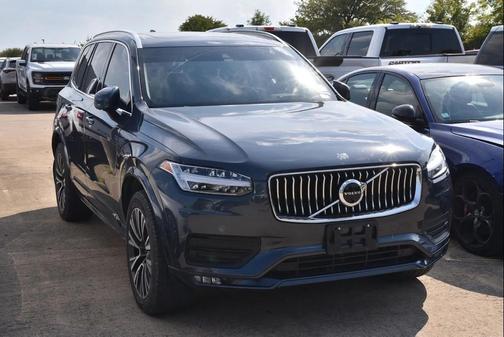 2022 Volvo XC90 T5 Momentum