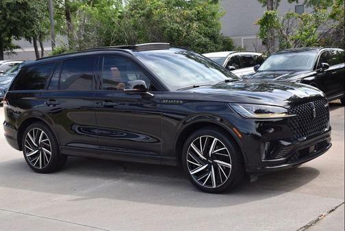 Infinite Black Metallic Clearcoat 2025 Lincoln Aviator Black Label AWD