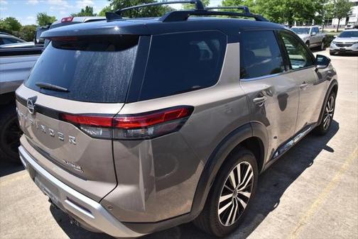2023 Nissan Pathfinder Platinum 4WD