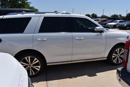Photo 5 of 11 of 2020 Ford Expedition Platinum