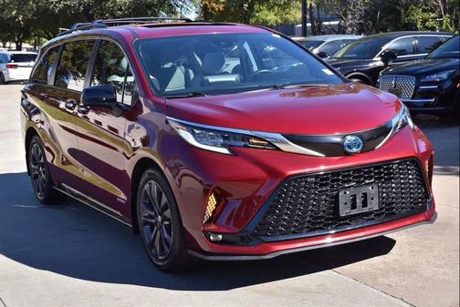 2021 Toyota Sienna XSE 7 Passenger