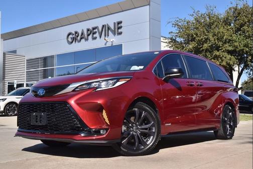 2021 Toyota Sienna XSE 7 Passenger