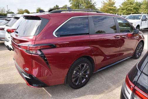 2021 Toyota Sienna XSE 7 Passenger