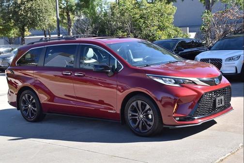 2021 Toyota Sienna XSE 7 Passenger