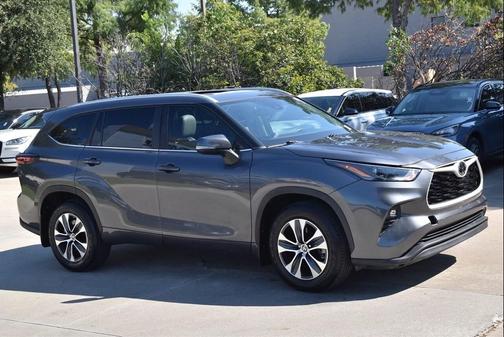 2024 Toyota Highlander XLE