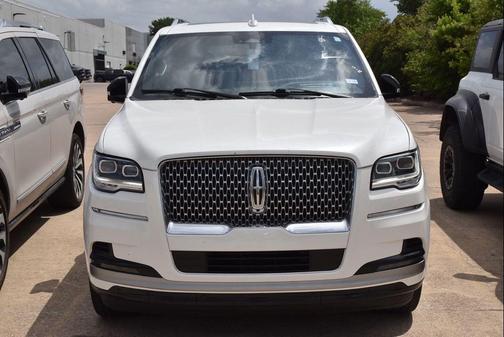 Pristine White Metallic Tri-Coat 2024 Lincoln Navigator Reserve