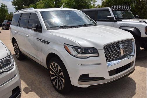 Pristine White Metallic Tri-Coat 2024 Lincoln Navigator Reserve