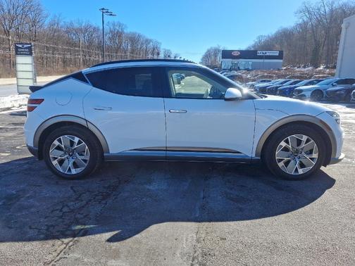 2025 Genesis GV60 Standard