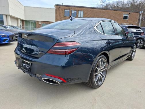 2025 Genesis G70 2.5T