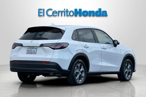 Platinum White Pearl 2026 Honda HR-V