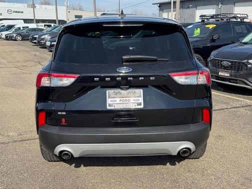 AGATE BLACK METALLIC 2021 Ford Escape SE