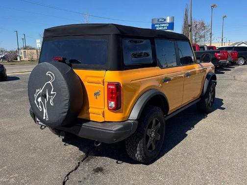 CYBER ORANGE MET TRI-COAT 2021 Ford Bronco BLACK DIAMOND