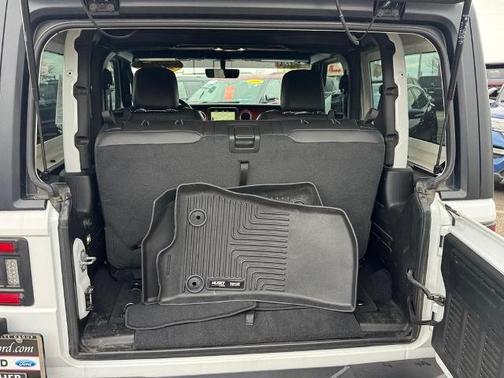 White Knuckle Clearcoat 2023 Jeep Wrangler RUBICON