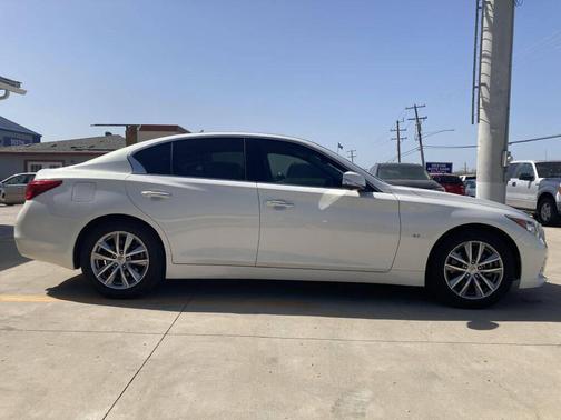 2015 INFINITI Q50 Premium