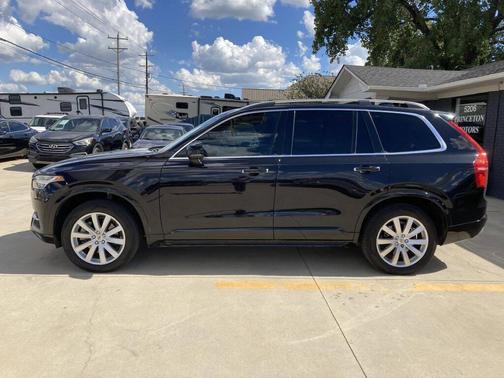 2017 Volvo XC90 T6 Momentum