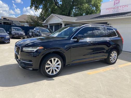 2017 Volvo XC90 T6 Momentum