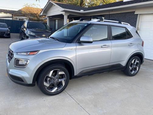 2022 Hyundai VENUE SEL