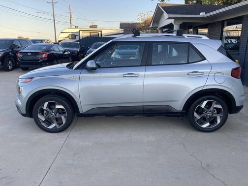 2022 Hyundai VENUE SEL