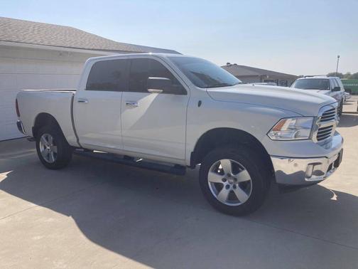 2016 RAM 1500 SLT