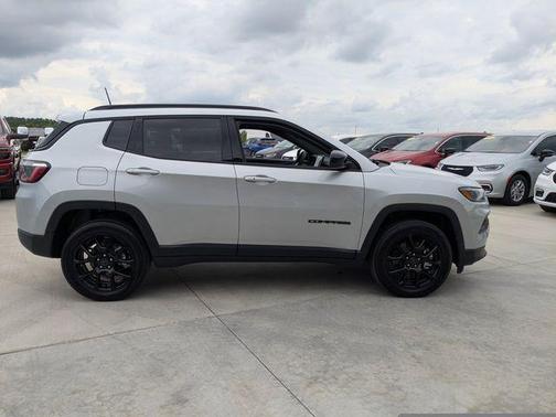 Silver Zynith 2026 Jeep Compass Latitude