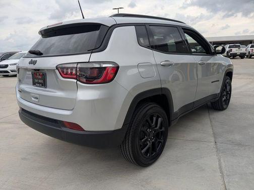 Silver Zynith 2026 Jeep Compass Latitude