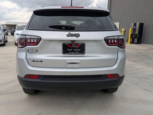 Silver Zynith 2026 Jeep Compass Latitude