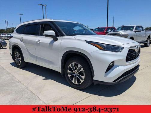 Pearl 2024 Toyota Highlander XLE