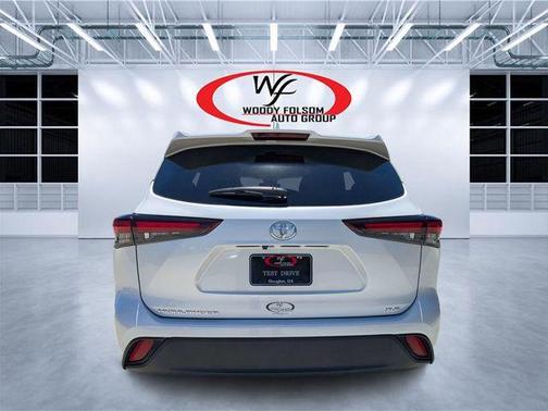 Pearl 2024 Toyota Highlander XLE