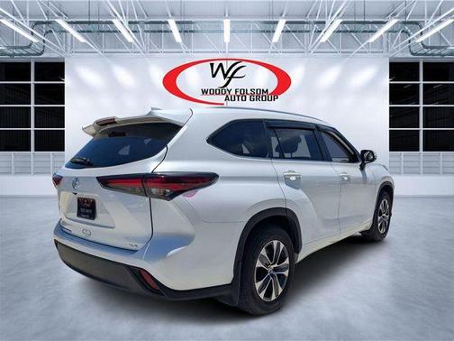 Pearl 2024 Toyota Highlander XLE