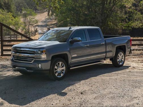 Pearl 2018 Chevrolet Silverado 1500 High Country