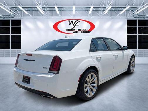 Bright White Clearcoat 2021 Chrysler 300 Touring