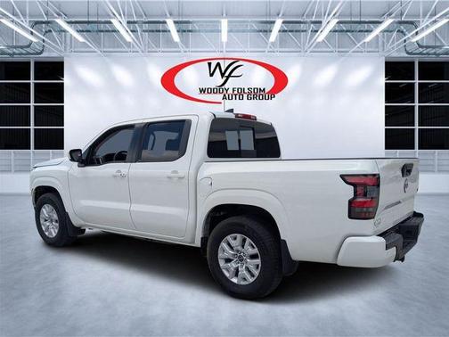 Glacier White 2024 Nissan Frontier SV