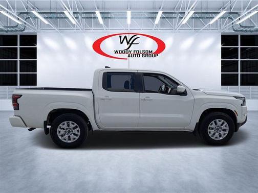 Glacier White 2024 Nissan Frontier SV