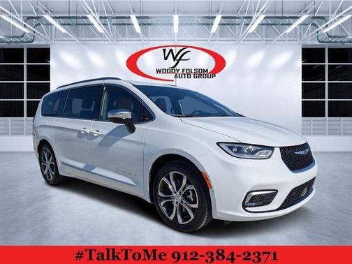 Bright White Clearcoat 2026 Chrysler Pacifica Pinnacle