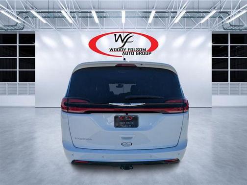 Bright White Clearcoat 2026 Chrysler Pacifica Pinnacle