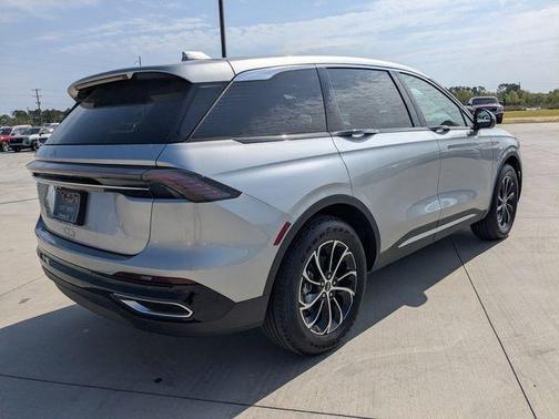 Radiance Metallic 2025 Lincoln Nautilus Premiere