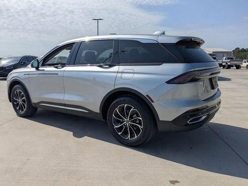 Radiance Metallic 2025 Lincoln Nautilus Premiere