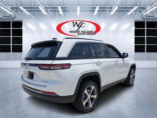 Bright White Clearcoat 2026 Jeep Grand Cherokee Limited