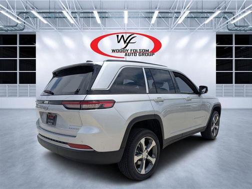 Silver Zynith 2026 Jeep Grand Cherokee Limited