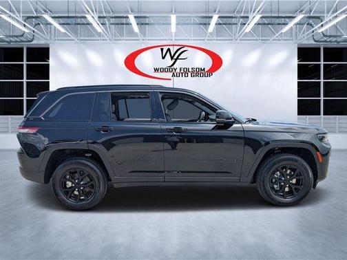 Diamond Black 2026 Jeep Grand Cherokee Laredo