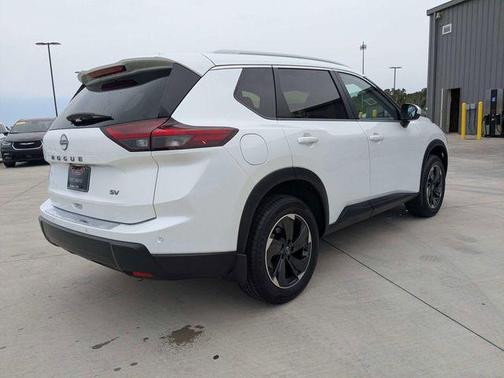 Everest White P 2024 Nissan Rogue SV