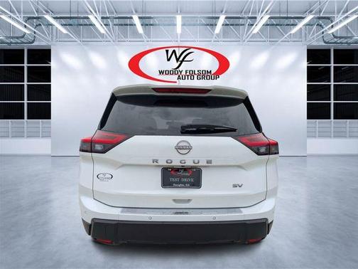 Everest White P 2024 Nissan Rogue SV