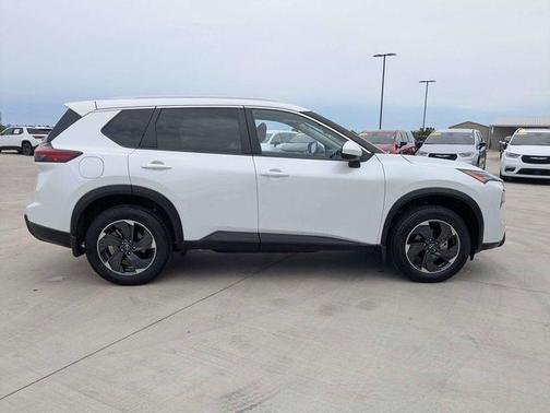 Everest White P 2024 Nissan Rogue SV
