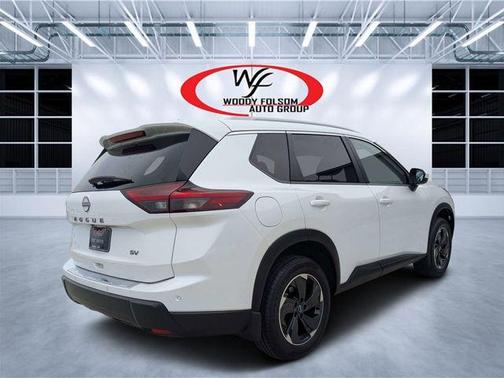 Everest White P 2024 Nissan Rogue SV