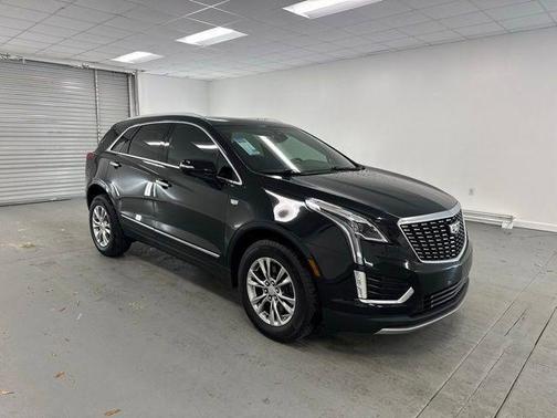 Stellar Black Metallic 2020 Cadillac XT5 Premium Luxury