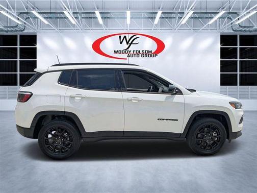 Bright White Clearcoat 2026 Jeep Compass Latitude