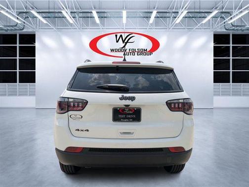 Bright White Clearcoat 2026 Jeep Compass Latitude